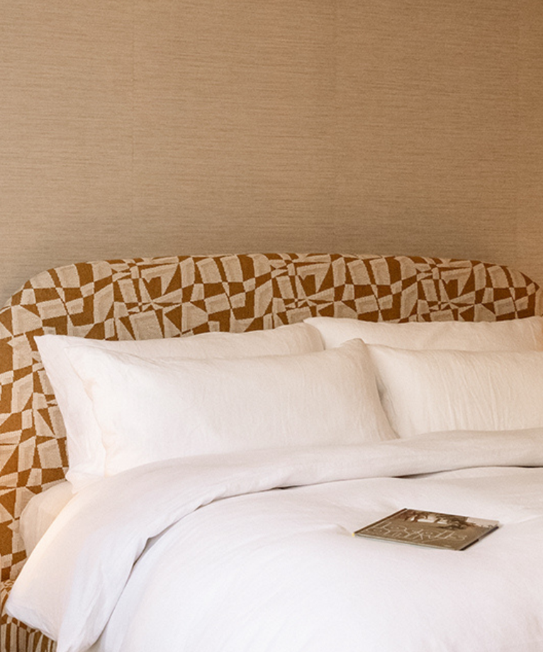 2x Down Pillows 50x90 cm + 2x Microfibre Body Pillows 60x90 cm