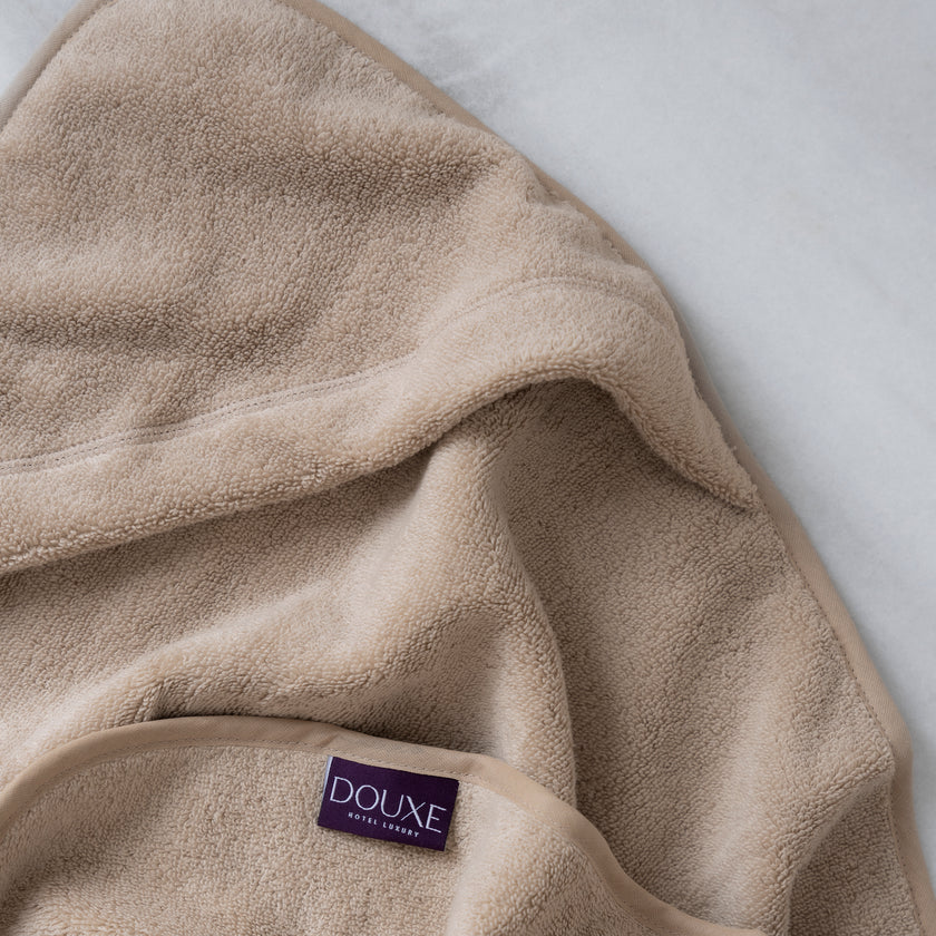 Baby Bath Cape Latte + Washcloths Latte