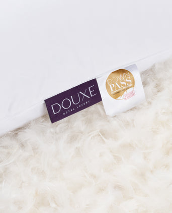 2x Down Pillows 50x90 cm + 2x Microfibre Body Pillows 60x90 cm 2x Down Pillows 50x90 cm + 2x Microfibre Body Pillows 60x90 cm