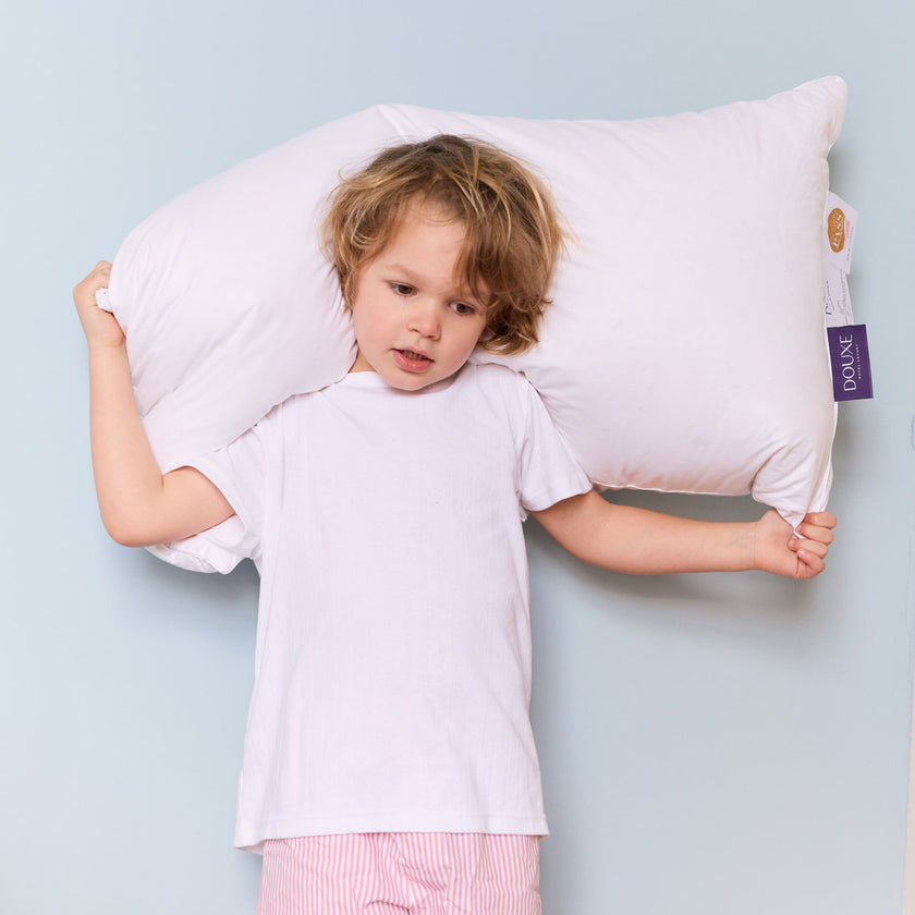 Kids Down Pillow 50 × 90 cm - Petit Hôtel