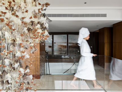 Experience the luxury and comfort of the Okura Signature Bed