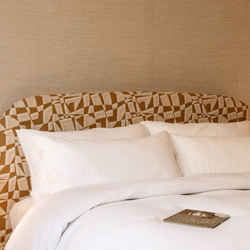 2x Down Pillows 50x90 cm + 2x Microfibre Body Pillows 60x90 cm