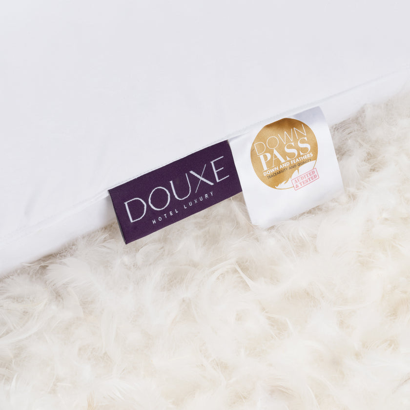 2x Down Pillows 50x90 cm + 2x Microfibre Body Pillows 60x90 cm