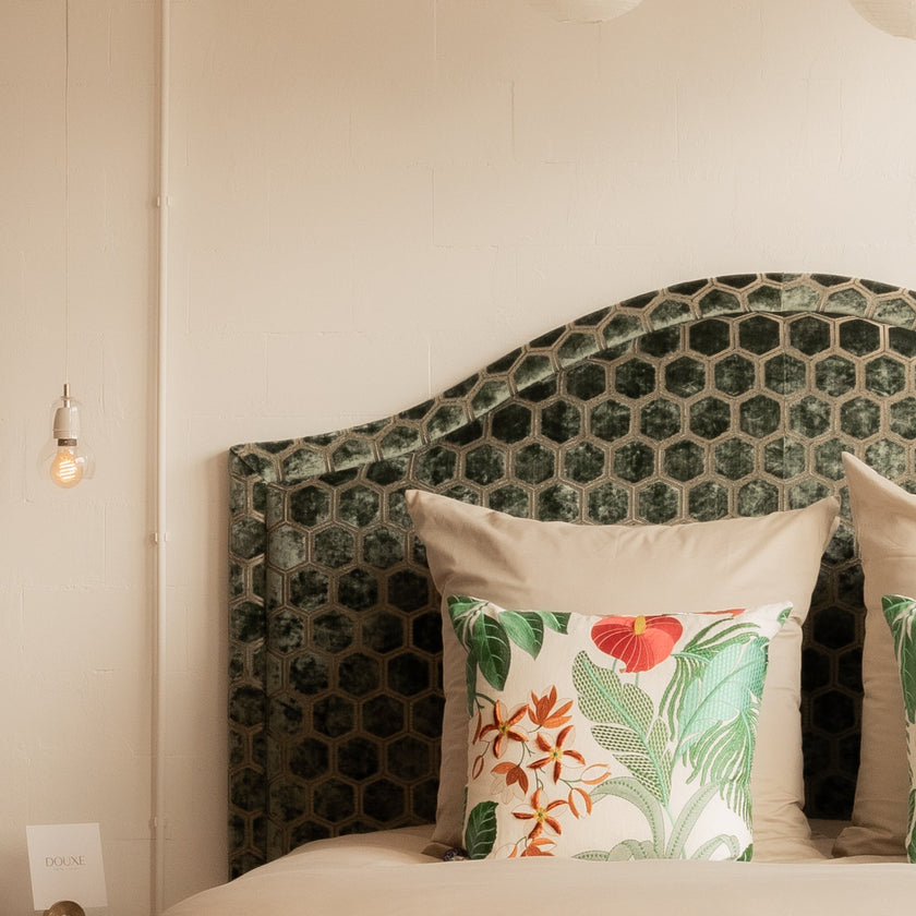 Douxe Hibiscus Decorative pillow | 60x60 cm | Boutique Hotel Design